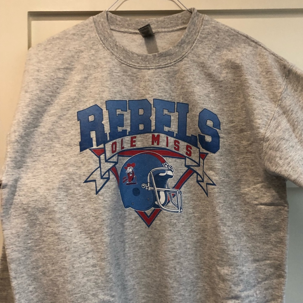 Vintage Ole Miss sweatshirt. Pullover Gildan